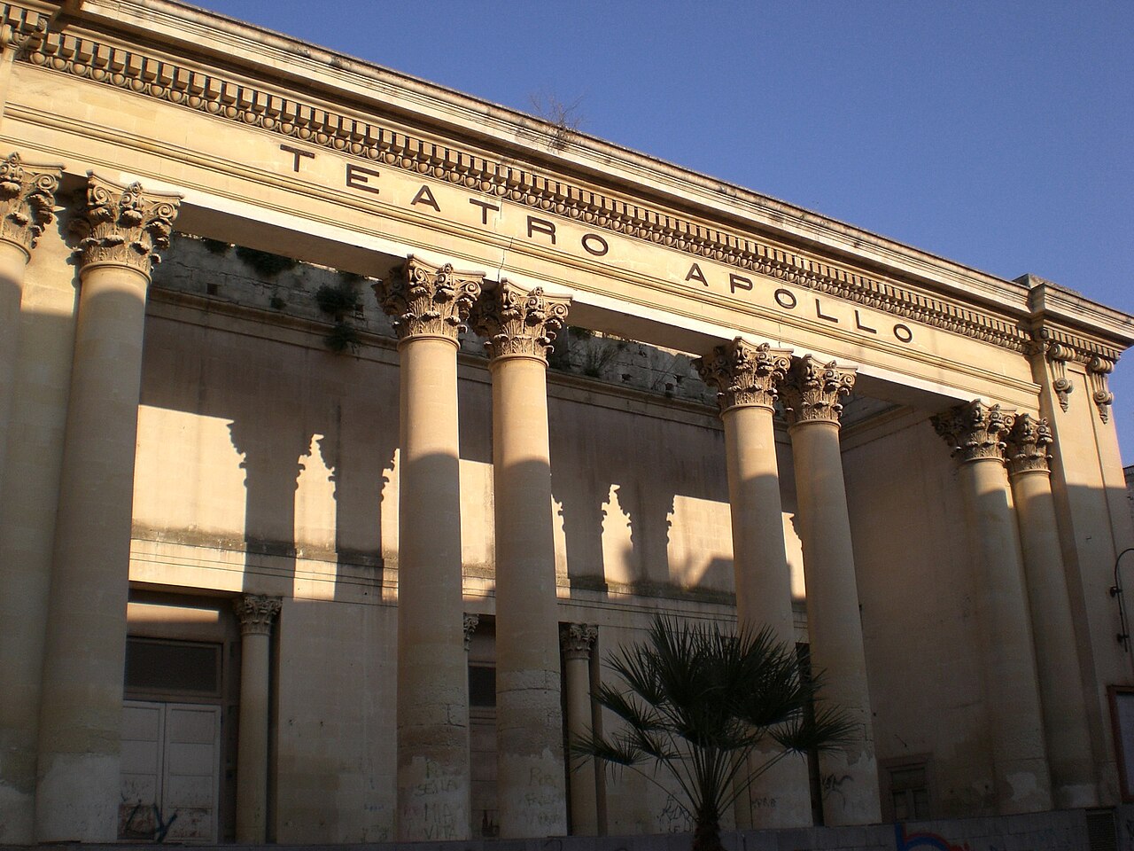 Teatro Apollo di Lecce — esterno