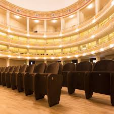 Teatro Apollo di Lecce — ingresso