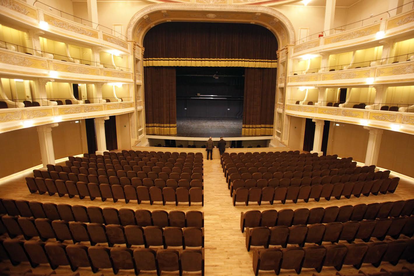 Teatro Apollo di Lecce — sala